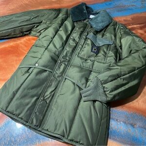 Vintage 80s Refrigiwear Green Insulated Military style
Cold weather jacket